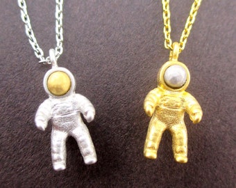 3D Kosmonaut Astronaut geformte Raumfahrt NASA Themed Anhänger Halskette in Gold oder Silber | Minimalistischer handgemachter Tierschmuck
