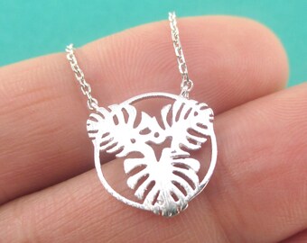 Collar con colgante de hojas de planta de queso suizo Monstera redondas recortadas con forma de pulgar verde en oro, plata u oro rosa / Joyería delicada hecha a mano