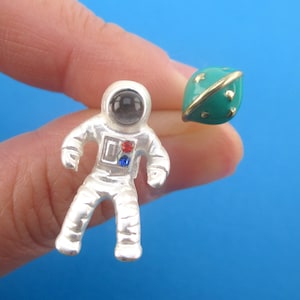 3D Astronaut Planet Saturn Shaped Space Themed Enamel Stud Earrings | Minimal Handmade Cosmic Universe Themed Jewelry