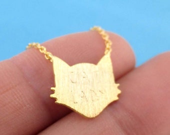 Collier avec pendentif gravé « Cat Lady » fière d'une silhouette de visage de chaton en argent, or ou or rose | Bijoux animaux faits main