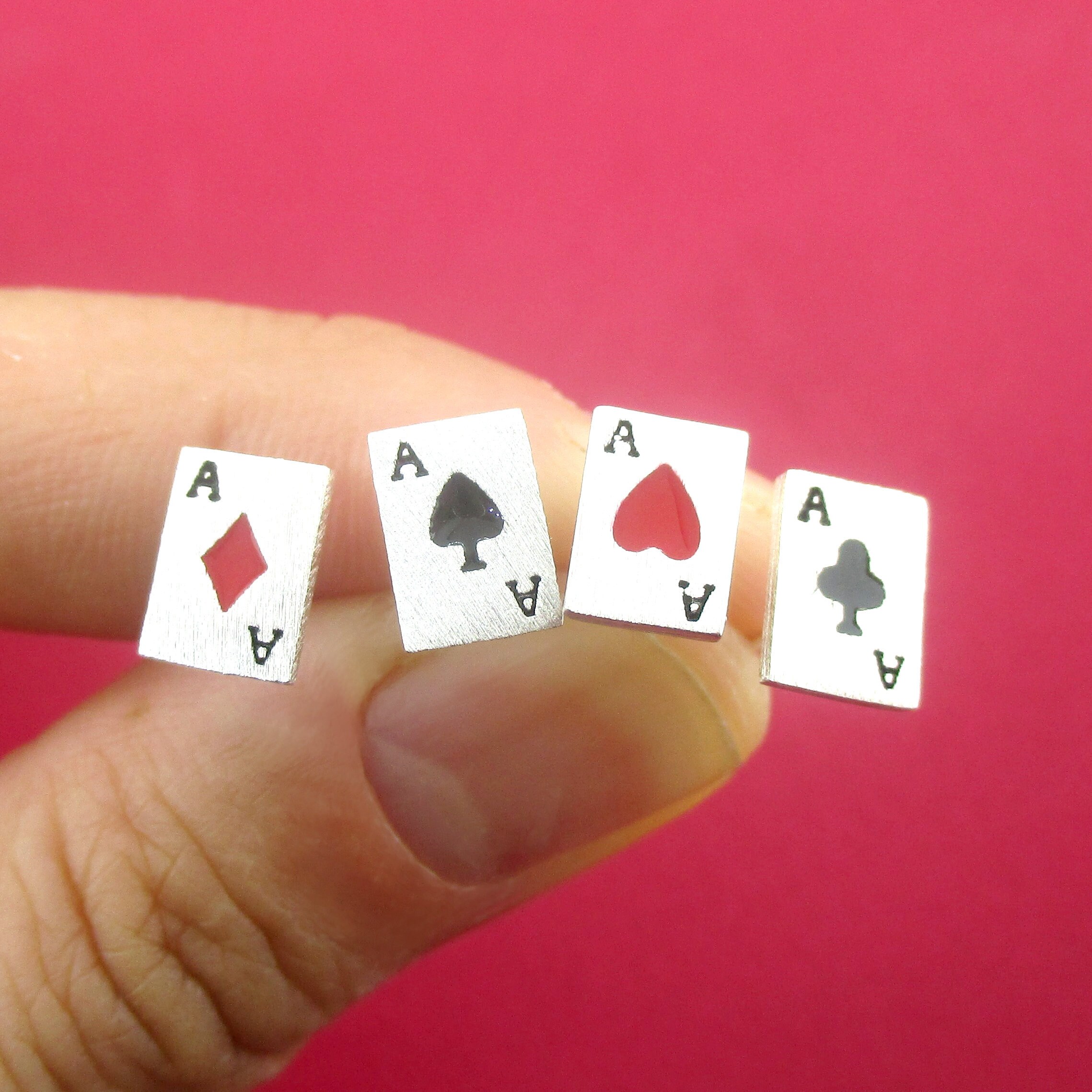 Orecchini con simbolo di carte da gioco e poker - Italia