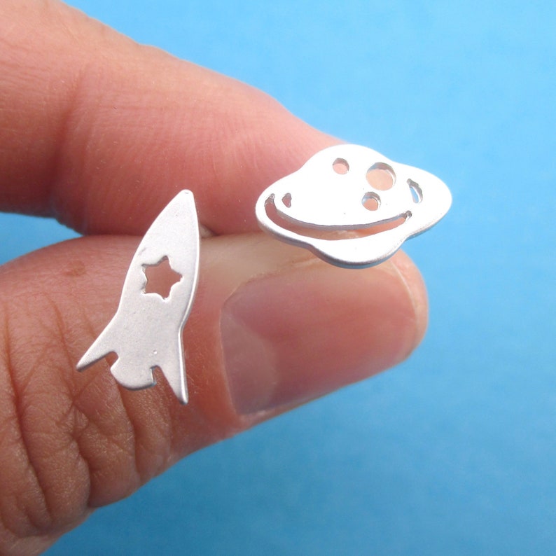 Rocket Ship Earrings In 14K Gold Filled, Sterling Silver, 14K Rose Gold Filled, Or 14K Solid Gold - Jewelry For Space Enthusiasts - Foto 2