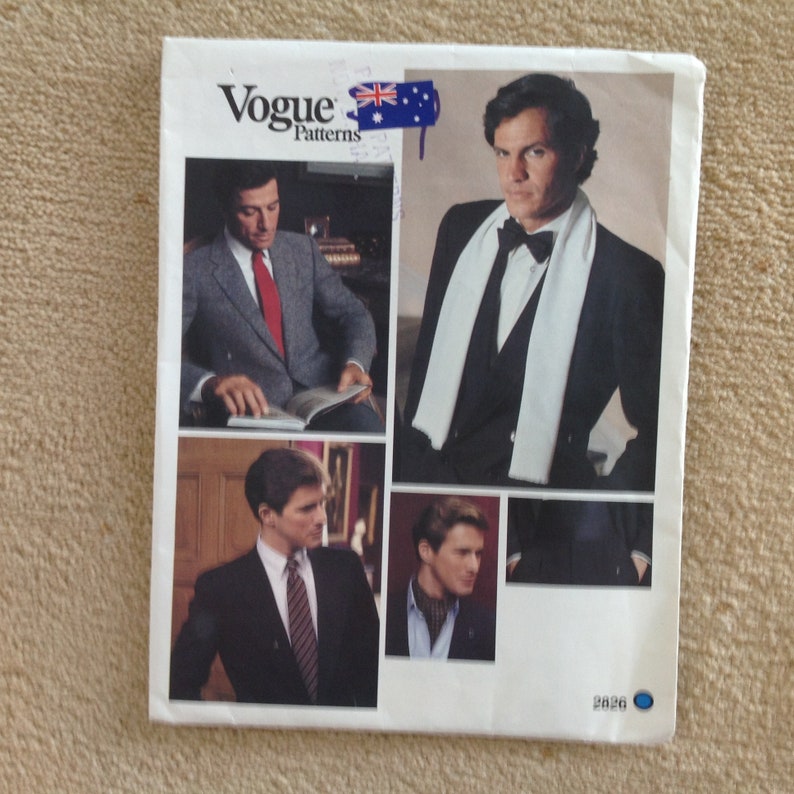Scarf and Cummerband Vogue 1983 Pattern 2826 Factory fold uncut Ascot Men/'s Vintage Sewing Pattern Ties