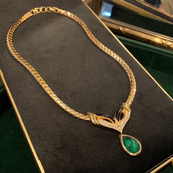 アクセサリー Vintage Christian Dior Gold Necklace vintage Christian Dior gold tone necklace V pendant with