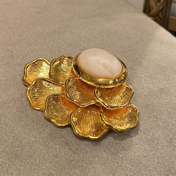 Broche Vintage Fleurs Avec Cabochon Blanc Ovale - Ancienne Et Unique - N°579