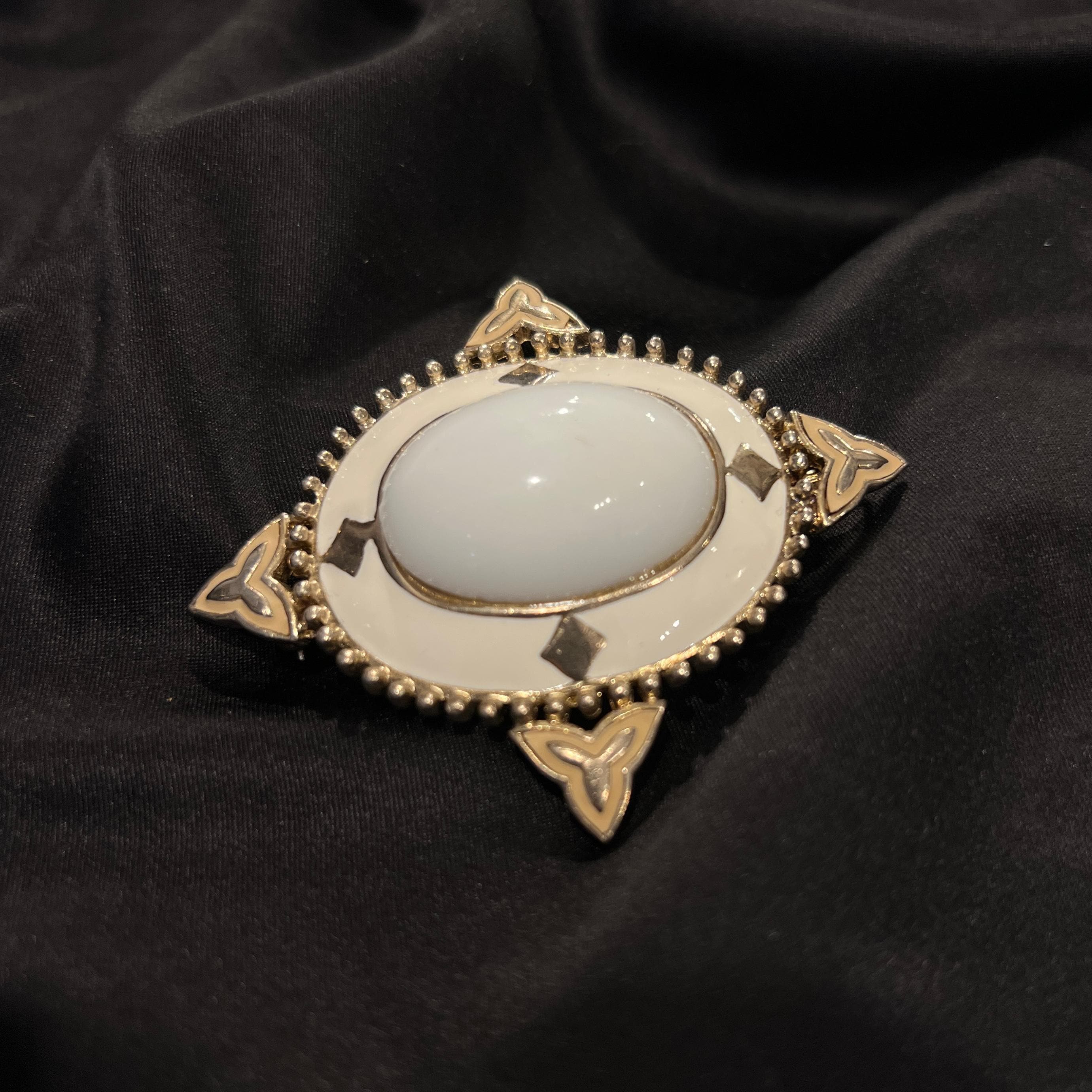 Vintage 1960s Jomaz Signed Brooch Gold-plated Metal, Cream White