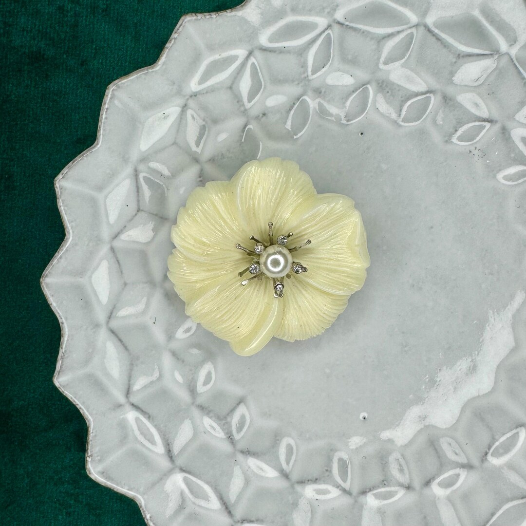 Belle Broche Fleur Dorée Non Signée - Neuve Sans étiquette Ni Emballage