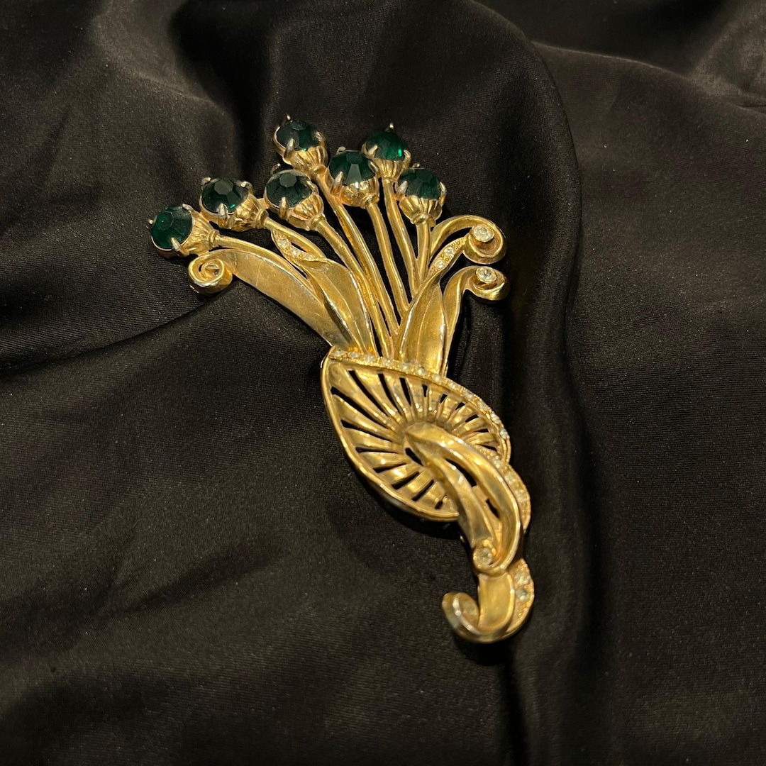 Vintage 1940s Gold-plated Metal Body, Emerald Green & White  display picture 2