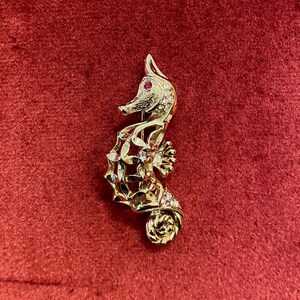 Vintage 1970s A&S Attwood Sawyer Signed Brooch Gold-plated