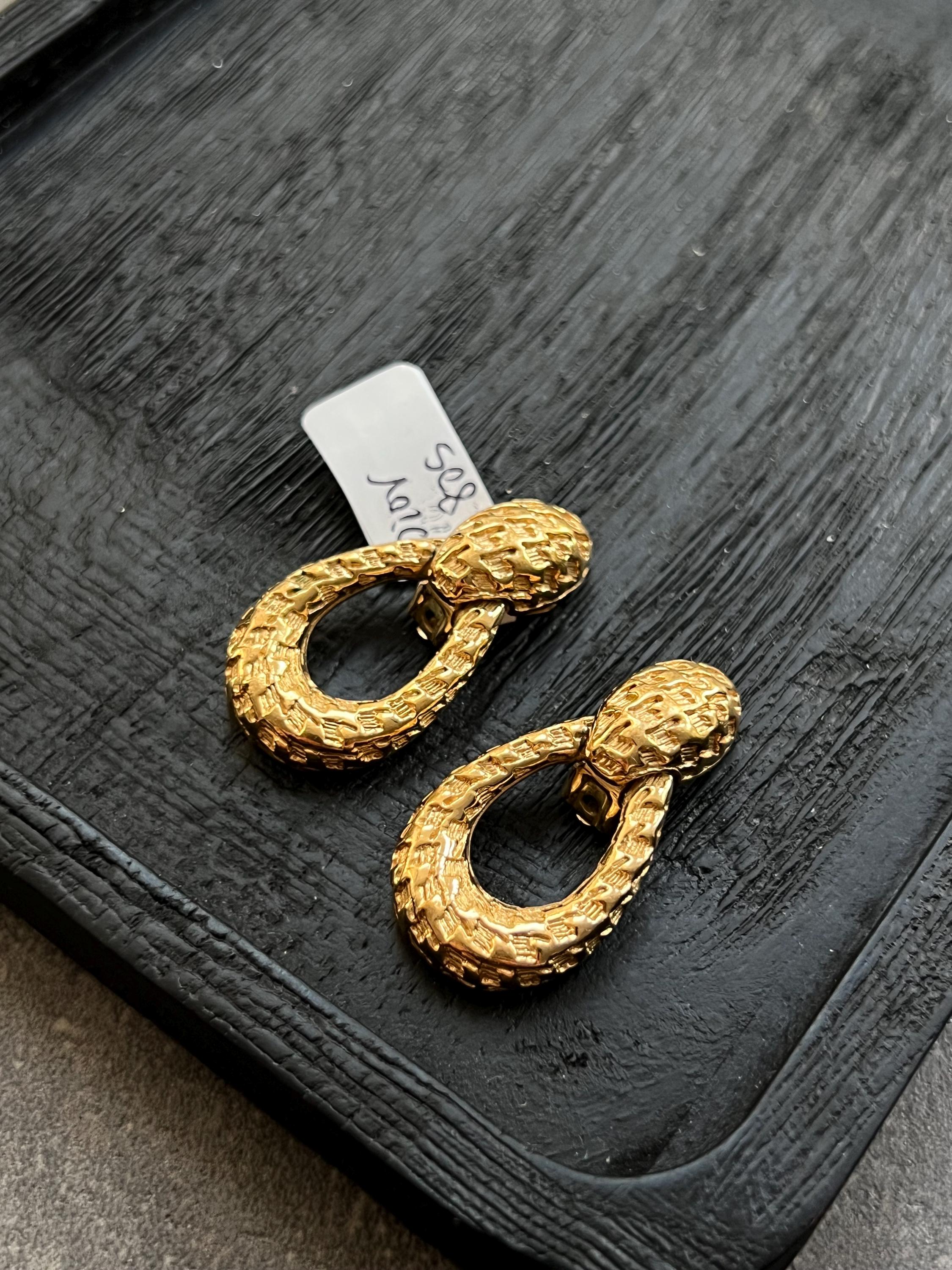 Dior ピアス　18k ✨ Vintage Christian Dior Signed Gold-plated Textured Door-knocker