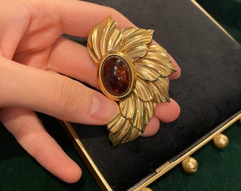 Broche Vintage Ovale Feuille En Relief Avec Cabochon De Verre Couleur Or - Bijou Ancien