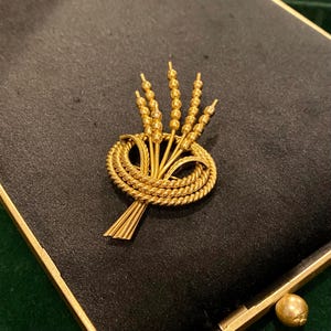 Vintage french brooch gold-plated flower wreath shape pin