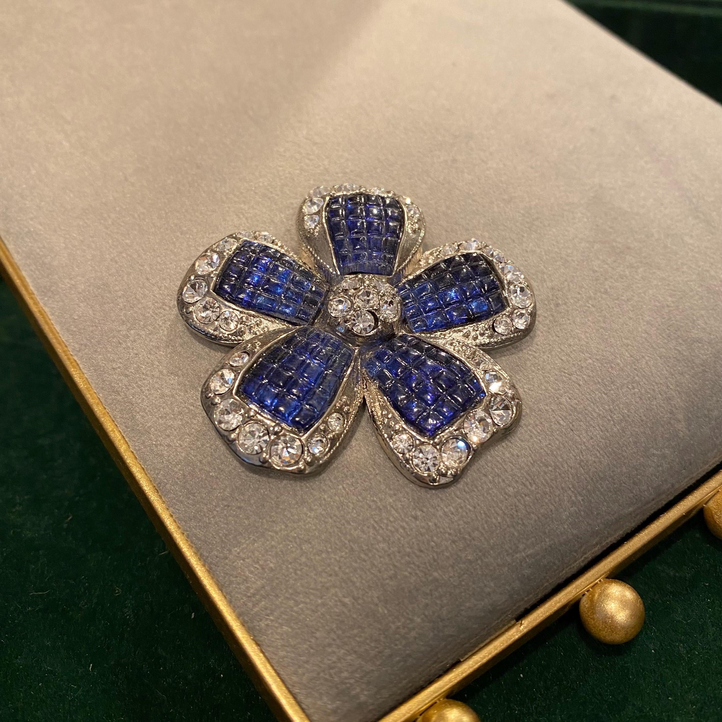 Spilla Floreale A Fiore Con Cristalli E Perle EVER FAITH | Blu E Argento, Senza Nichel
