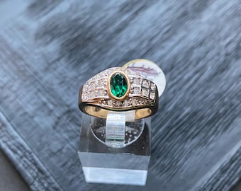 Vintage ring US 6 green oval white rhinestone cluster ring shape classic gold-plated
