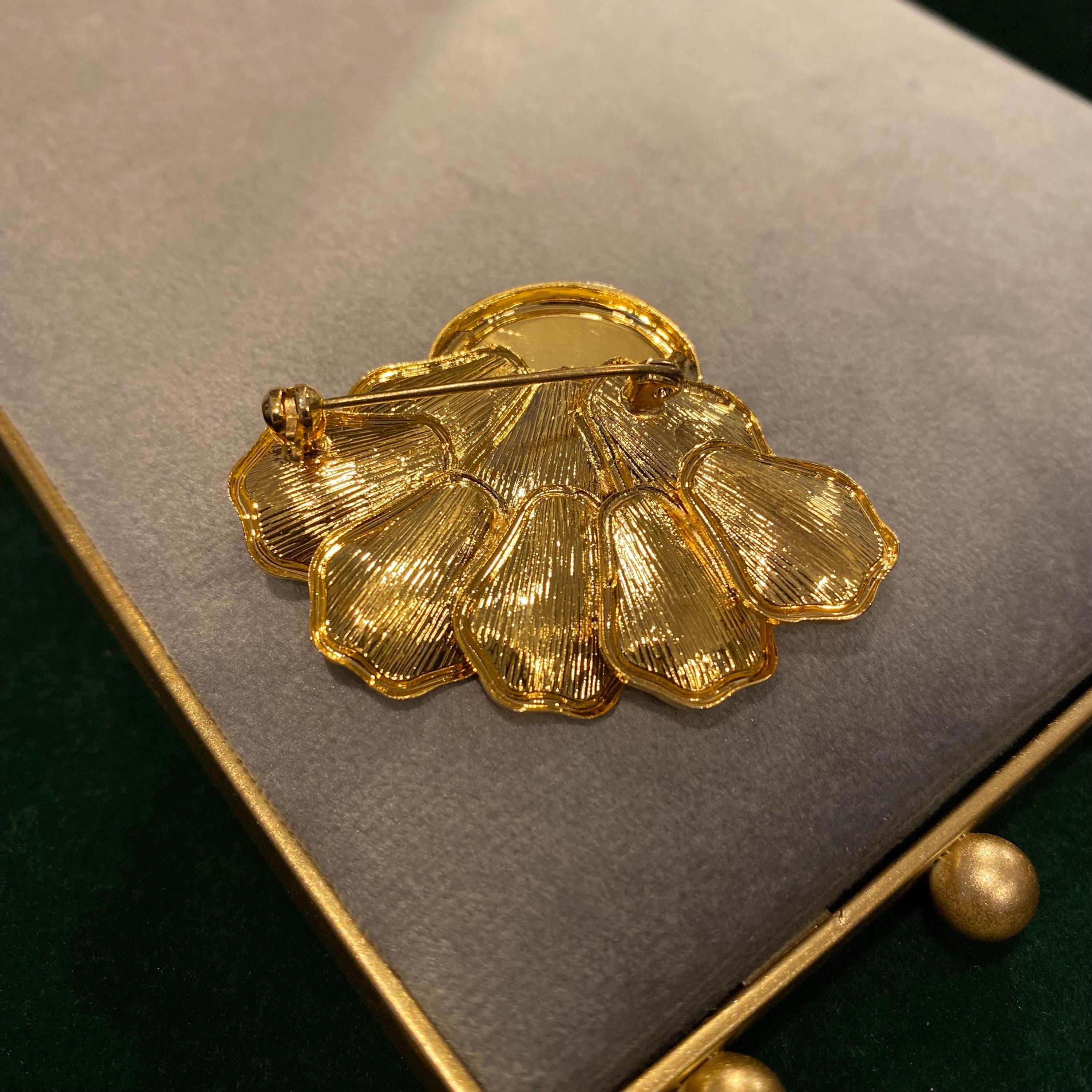 Broche Bijou Vintage Ovale - Motif Feuille En Relief Avec Cabochon De Verre Coloré - Style Doré