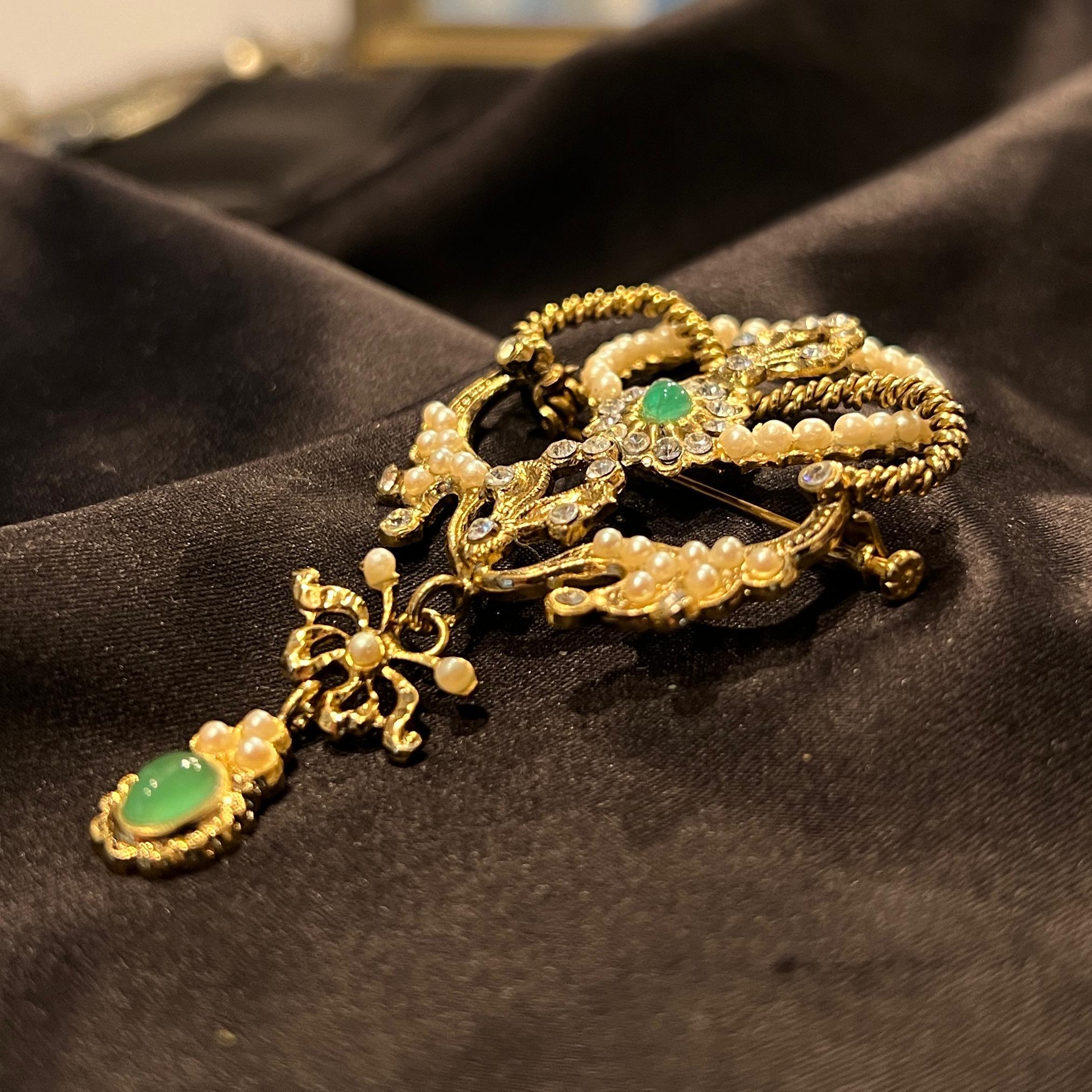 Spilla a forma di cavallo placcata in oro con strass di cristallo, spilla da bavero a forma di animale alla moda, accessori per donne e uomini