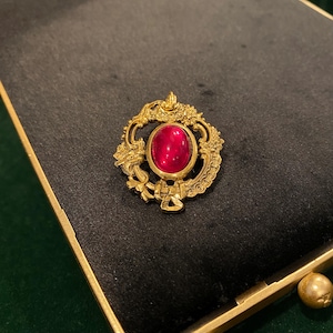 Vintage brooch gold-plated filigree oval shape red cabochon glass pin made in Germany