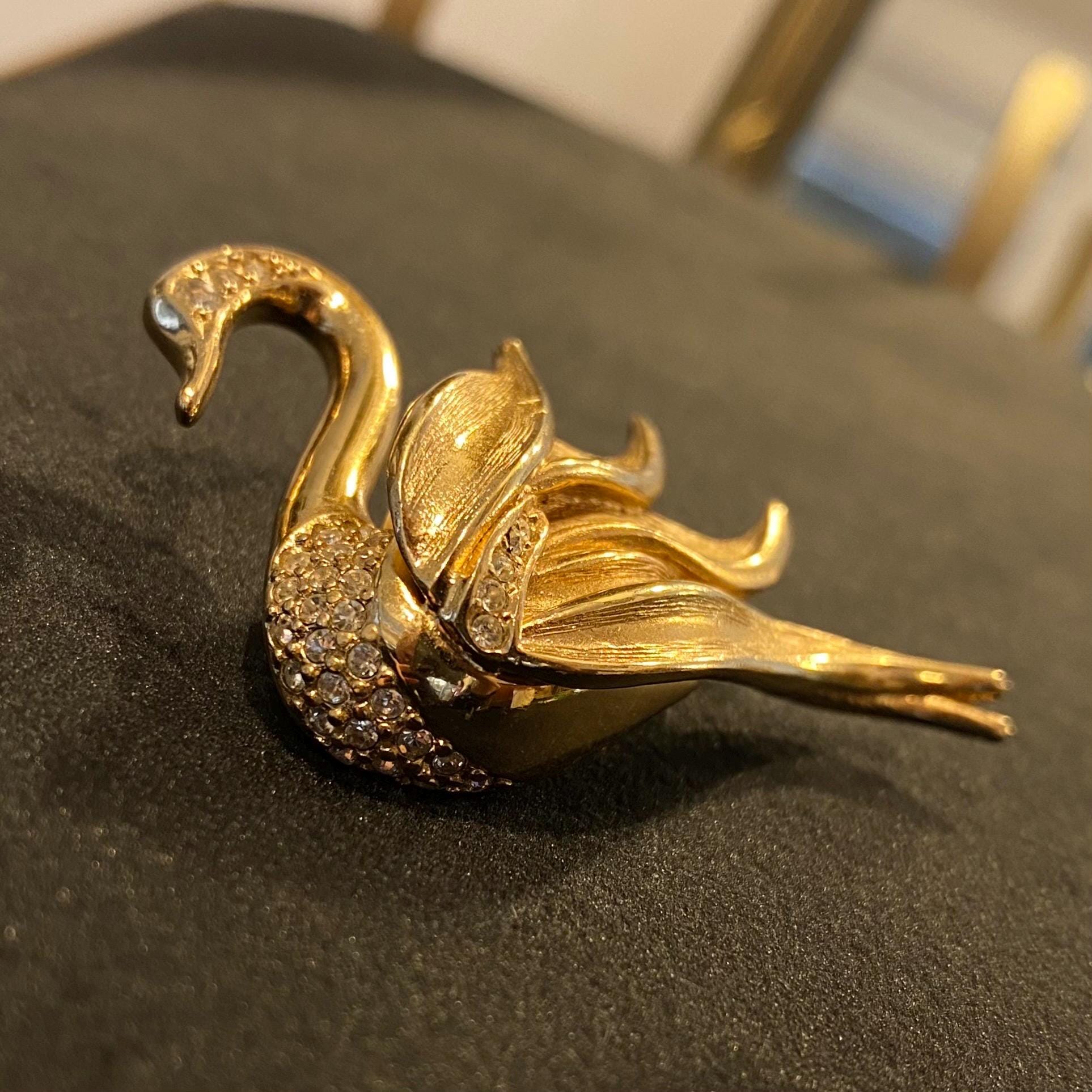 Christian Dior ブローチ　スワン　白鳥　ディオール　ヴィンテージ Christian Dior ブローチ スワン 白鳥 ディオール ヴィンテージ