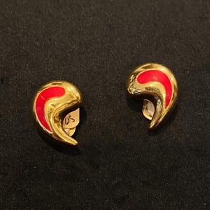 Vintage Christian Dior gold-plated red single quotation shape clip-on earrings 1980s