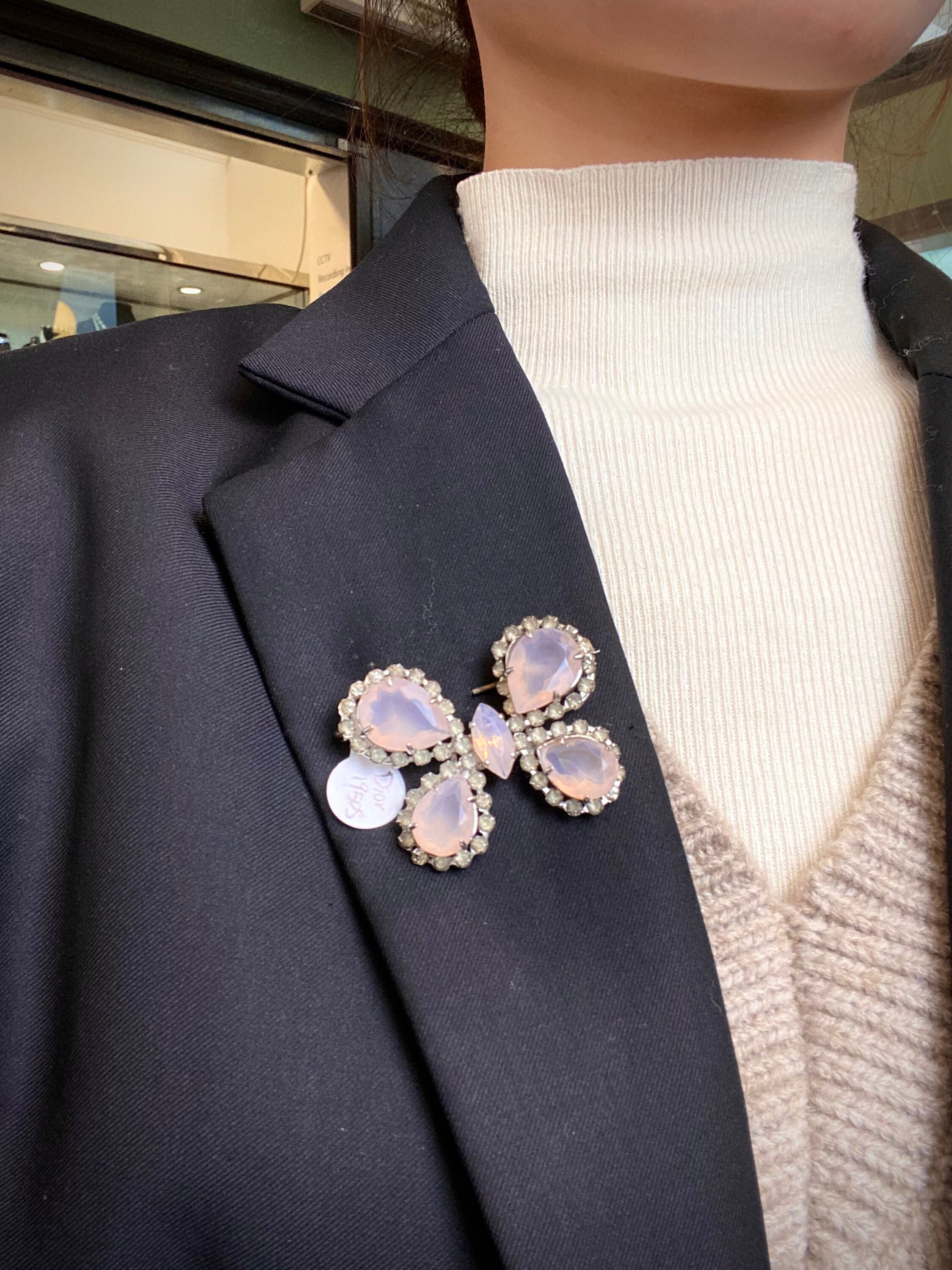 ディオール 1950 年代 手作業でセットされたヘザー ピンク クリスタル