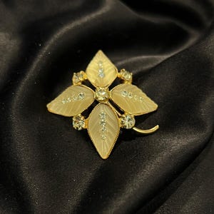 Vintage gold-plated metal pale green resin & clear rhinestone set flower brooch