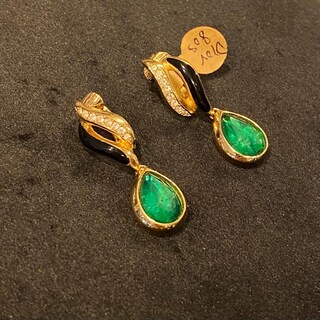 Orecchini A Clip Con Cristalli – Placcato Oro, Senza Foro, Larghezza 1cm, Lunghezza 2,5cm – Mia G Di Bello London