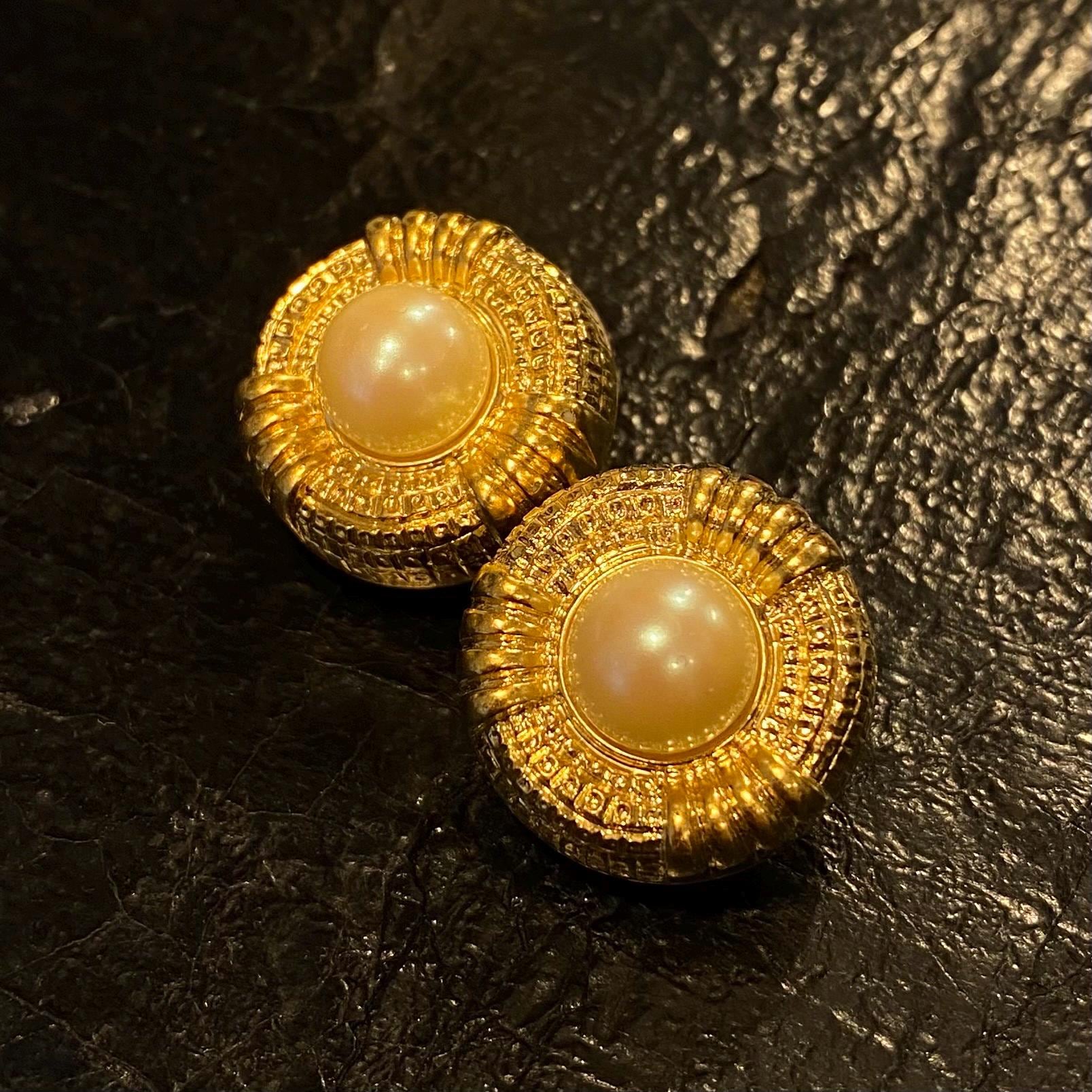 paire boucles d'oreilles carré a paillette or style pin up paire boucles d'oreilles carré a paillette or style pin up