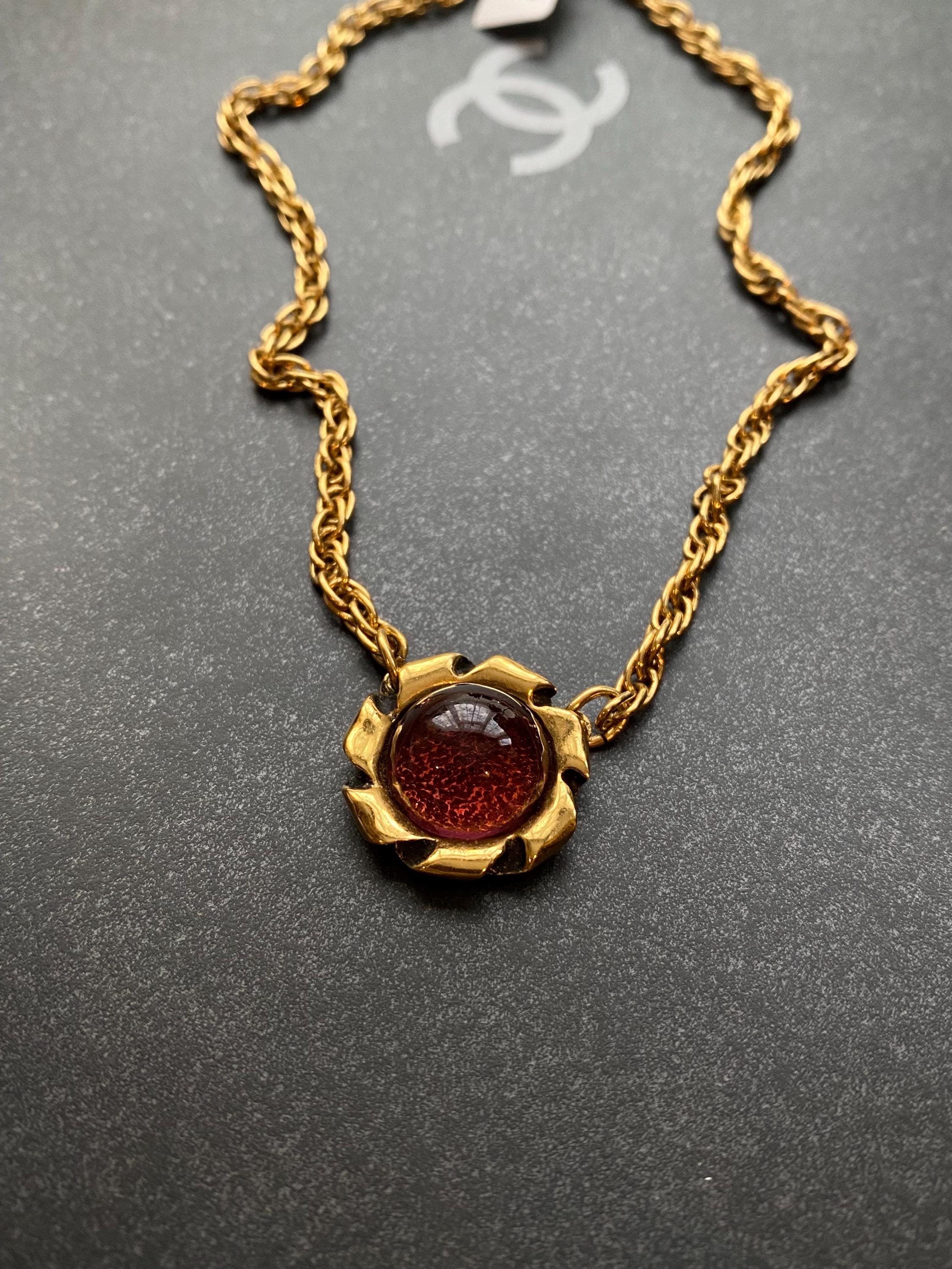 Vintage Chanel signed 1970s gold-plated purple poured glass pendant necklace