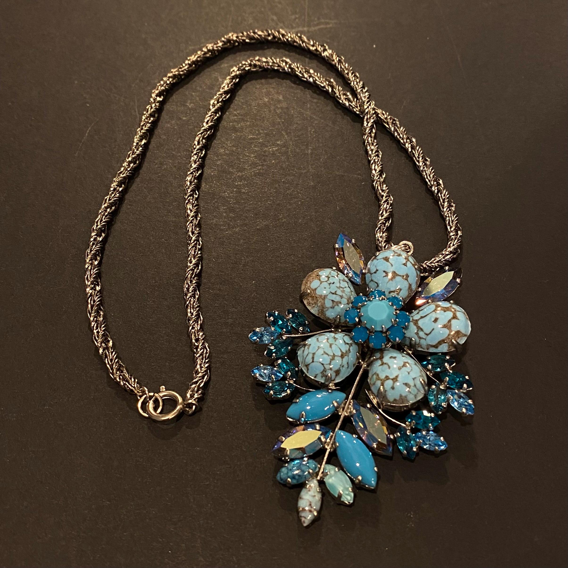 Collier Ancien Avec Médaillon émaillé Fleur Bleu - Argenté, Occasion