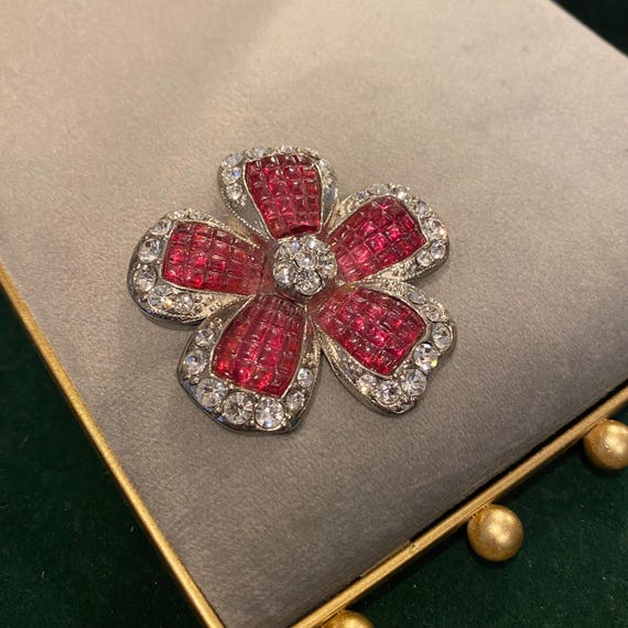Spilla Vintage GPK A Forma Di Fiore, Con Cristalli E Strass, Firmata