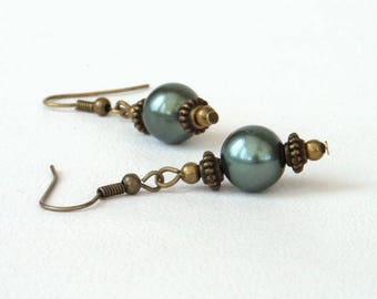 Green shell earrings, vintage inspired earrings, handmade bronze earrings