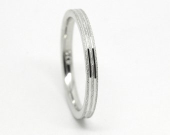 Anello nuziale da donna in argento sterling 925 da 2 mm • Anello minimalista scintillante con linee sfaccettate