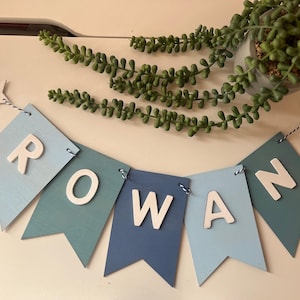 Grands drapeaux personnalisés en bois avec peinture à la craie et petites étoiles disponibles en 48 couleurs