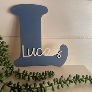Letrero de madera personalizado con monograma para puerta de guardería infantil (más de 45 colores)
