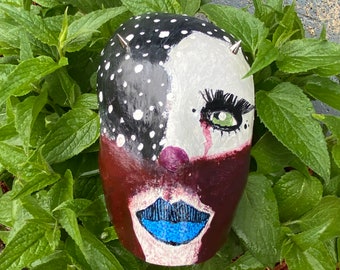 Masque dramatique en papier mâché, fabriqué à la main à partir de zéro