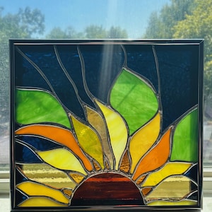 Zonnebloem-gebrandschilderd glaspaneel – Handgemaakte suncatcher, helder bloemenraamdecor, glas-in-lood kunstcadeau, zomerzonnebloem huisaccent