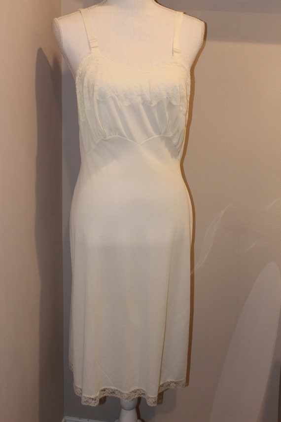 1960's Vintage Full Slip from Seamprufe, Size 36  