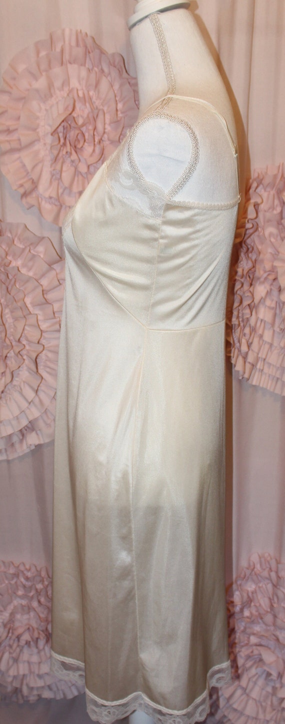 Vintage Woman's Full Slip, Cream Lace Size 34, Vi… - image 2