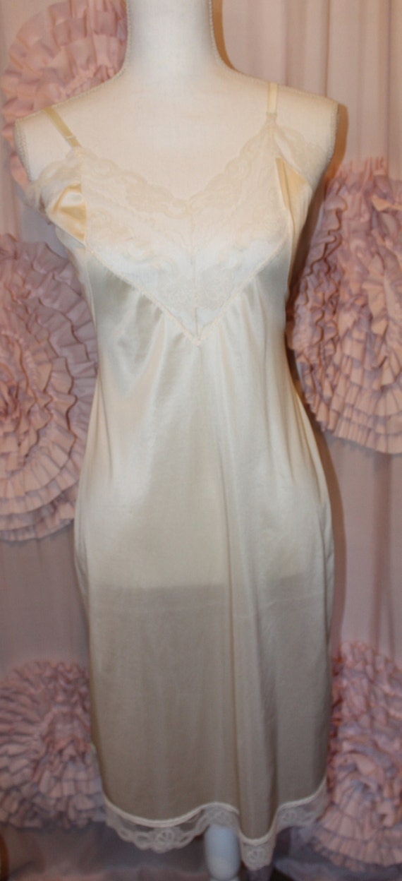 Vintage Woman's Full Slip, Cream Lace Size 34, Vi… - image 4