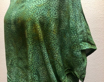 Silk handdyed green print box  top. Handdyed green Shibori dyed silk top. Boxy silk top