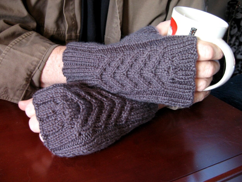 Tricot à la main gris anthracite gants sans doigts pour hommes, chauffe-mains gris unisexe, mitaines confortables image 1