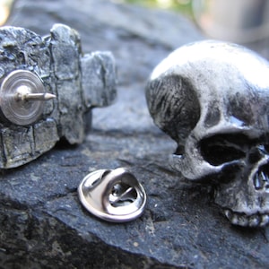 Aged silver skull mens lapel pin, gothic jewelry, cast stone skull tie pin, pirate skull hat pin, mens fashion accessory, pirate lovers gift