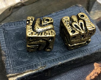 New D6 Snake dice, hand made stone cast, Gold colored dice