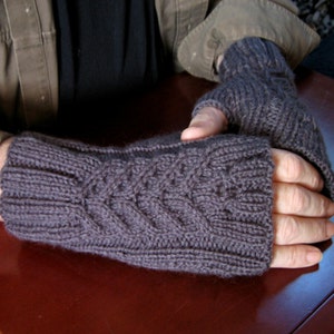 Tricot à la main gris anthracite gants sans doigts pour hommes, chauffe-mains gris unisexe, mitaines confortables image 5