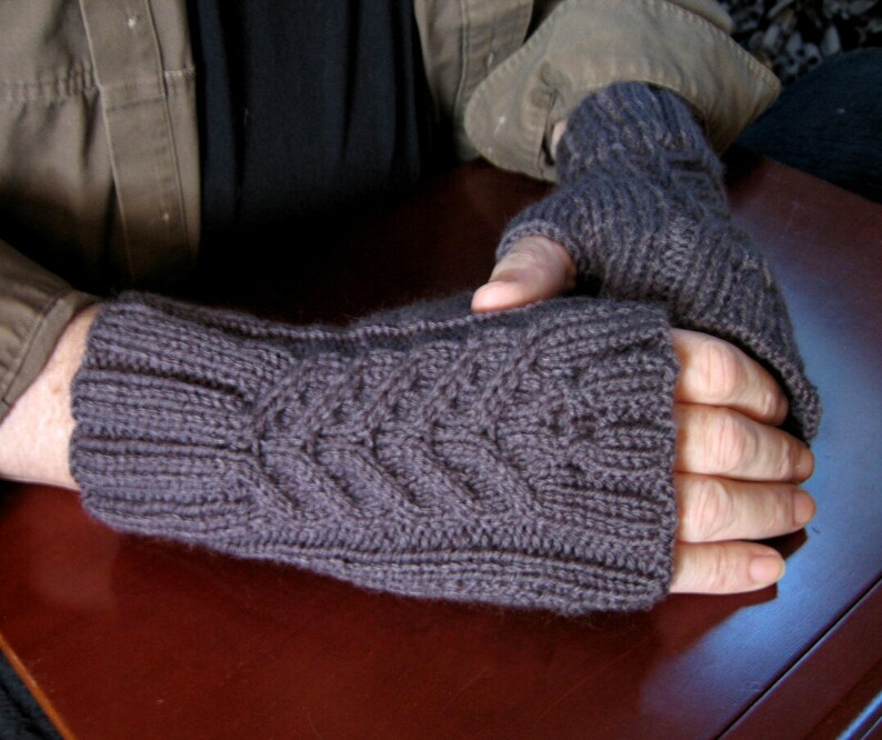 Tricot à la main gris anthracite gants sans doigts pour hommes, chauffe-mains gris unisexe, mitaines confortables image 5