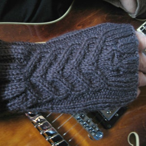 Tricot à la main gris anthracite gants sans doigts pour hommes, chauffe-mains gris unisexe, mitaines confortables image 3