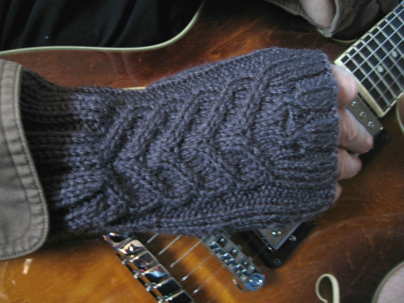 Tricot à la main gris anthracite gants sans doigts pour hommes, chauffe-mains gris unisexe, mitaines confortables image 3