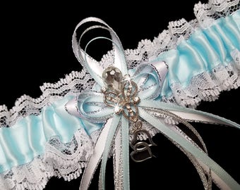 Liga de novia Something Blue: satén azul claro, dije de corazón con diamantes de imitación