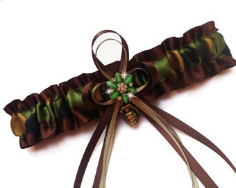 Liga de boda de camuflaje con dije de granada y flor de diamantes de imitación