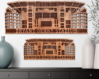 Regalo de graduación para graduados de la Universidad de Alabama, decoración de pared del estadio Bryant-Denny, arte de pared de fútbol americano Crimson Tide con licencia oficial.